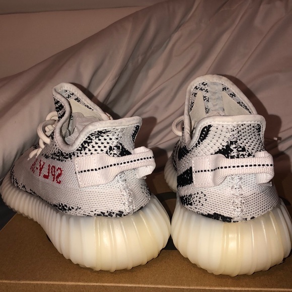 Yeezy Boost 350 V2 'Zebra' - Picture 4 of 6